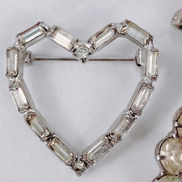 VTG Mid Century Brooch Lot of 3 Silver Tone Rhinestone Circle Heart Botanical - Picture 3 of 13